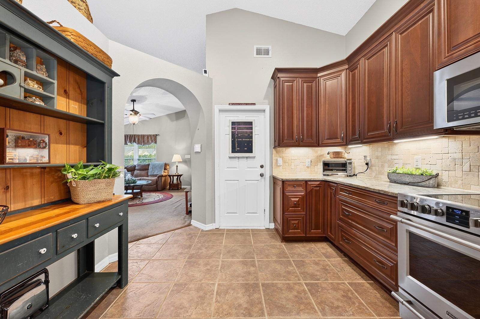 Image 6 of 25 For 10223 Dean Point Place