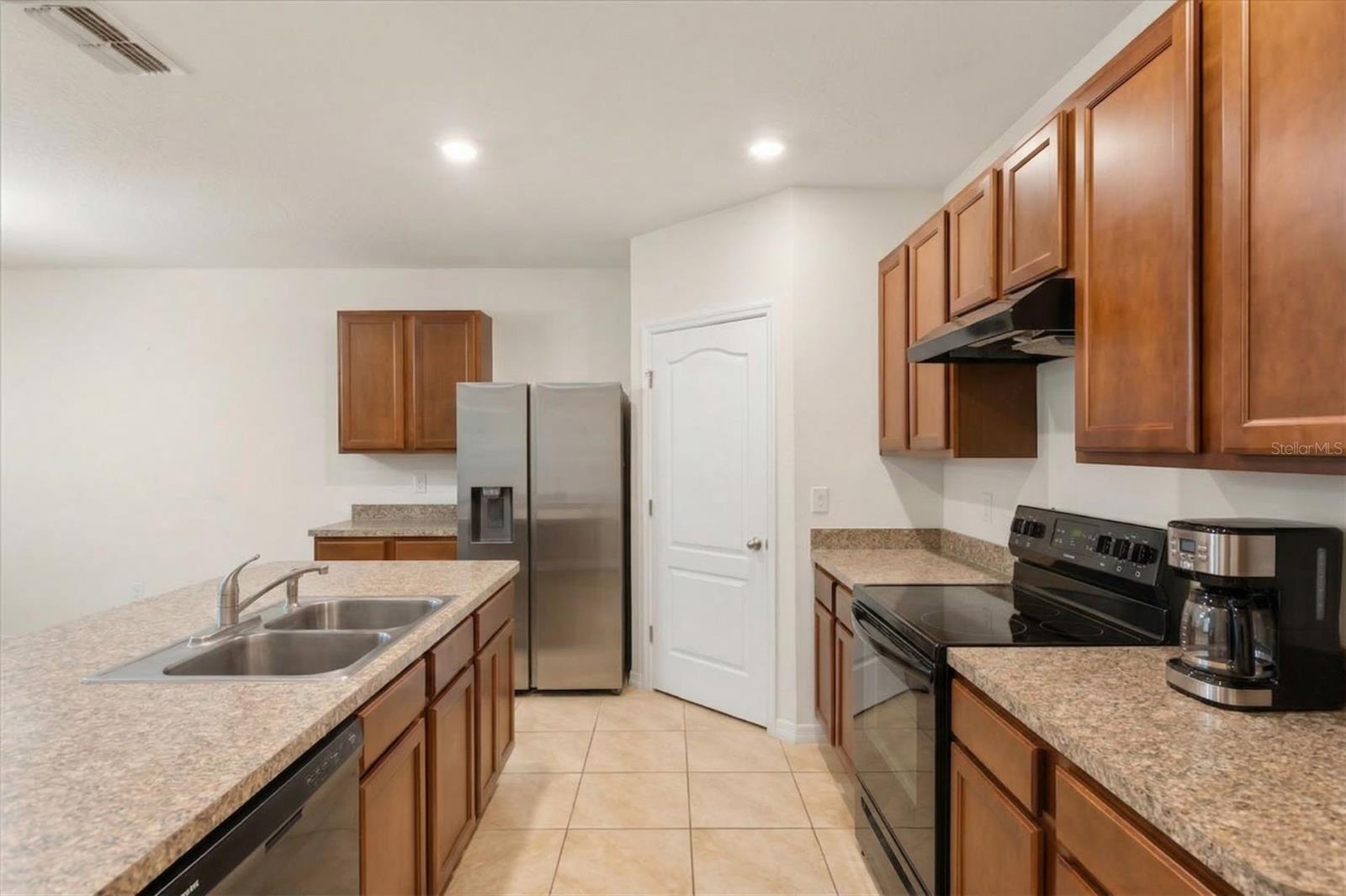 Image 4 of 13 For 943 Summer Glen Drive