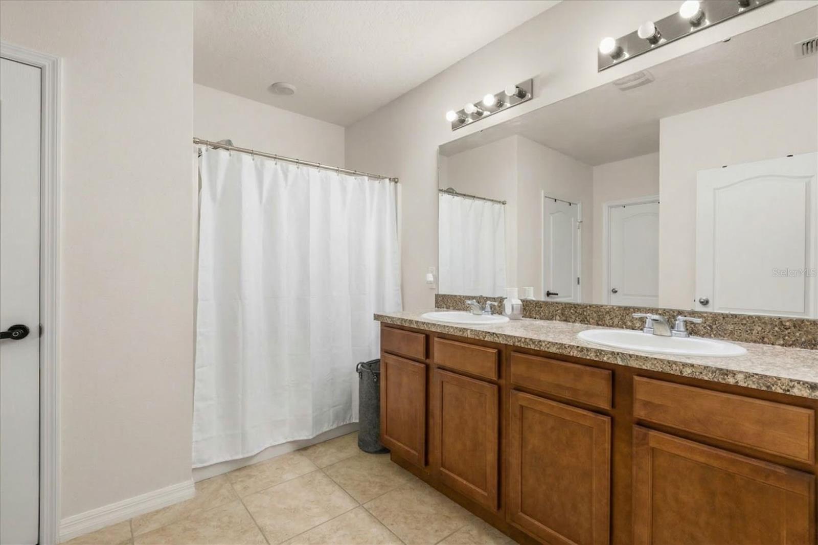 Image 6 of 13 For 943 Summer Glen Drive