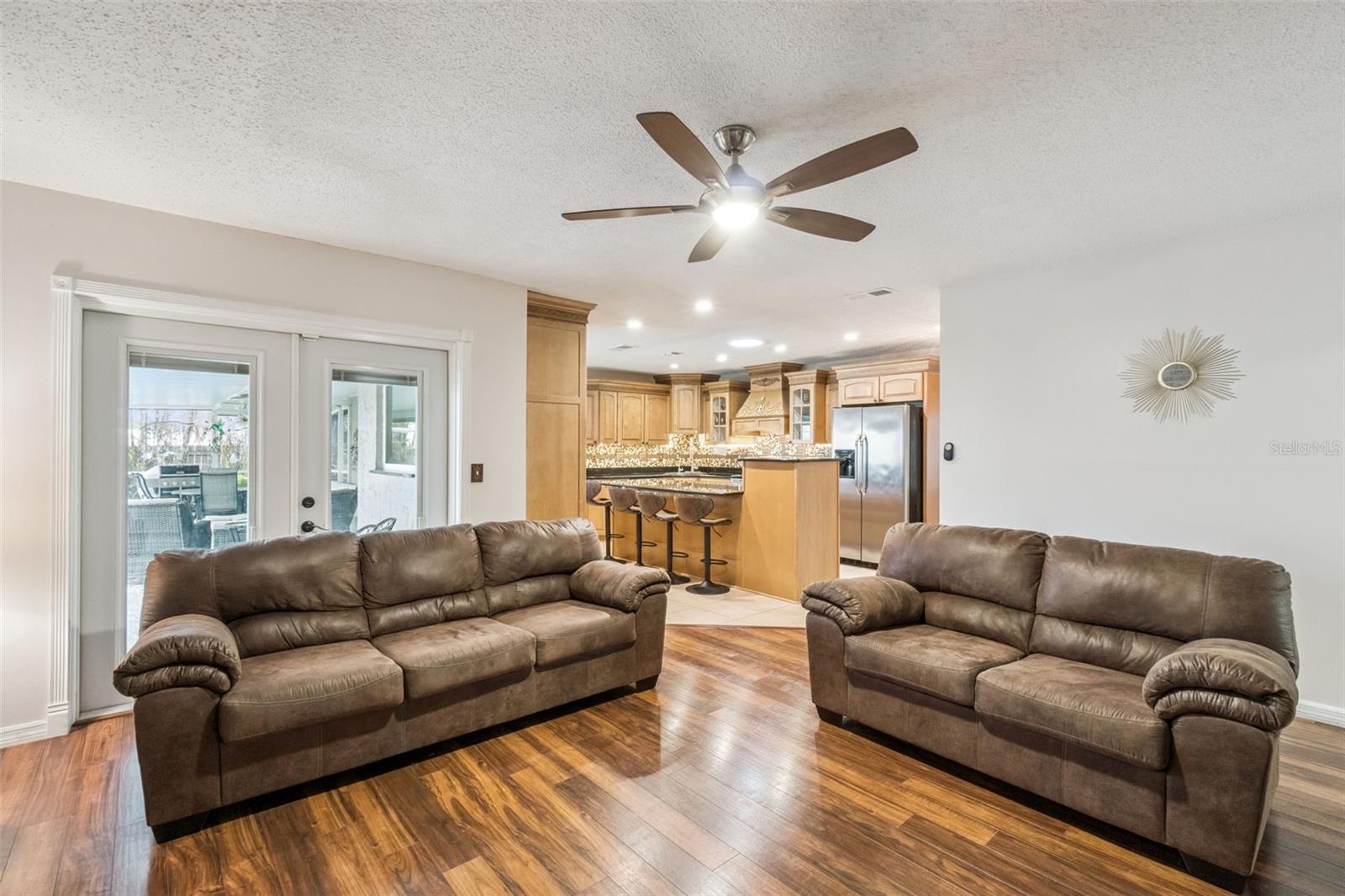 Image 10 of 39 For 1420 Emerald Drive