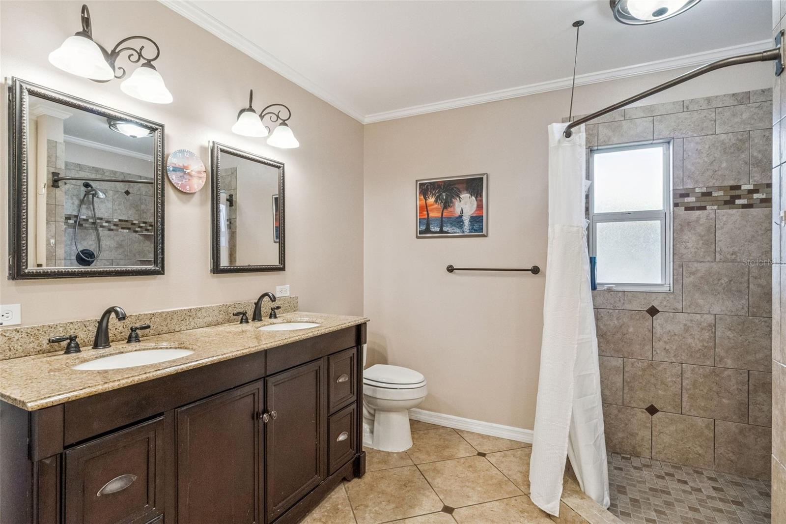 Image 17 of 39 For 1420 Emerald Drive