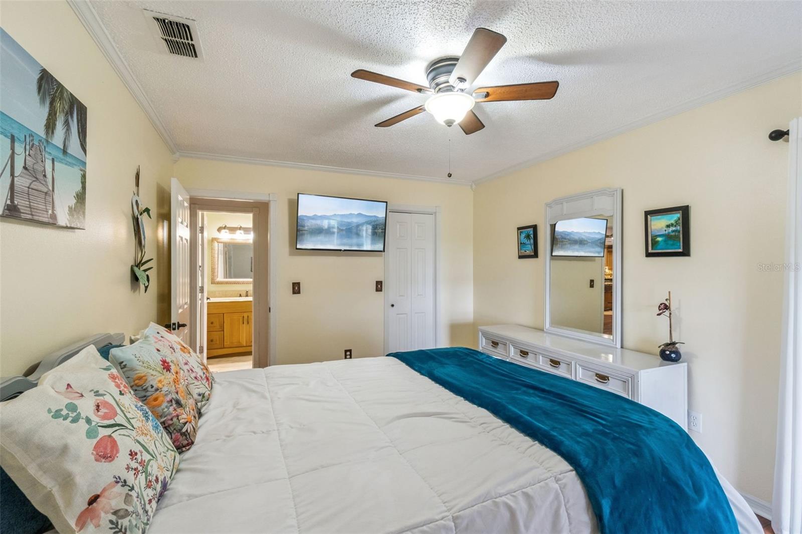 Image 18 of 39 For 1420 Emerald Drive