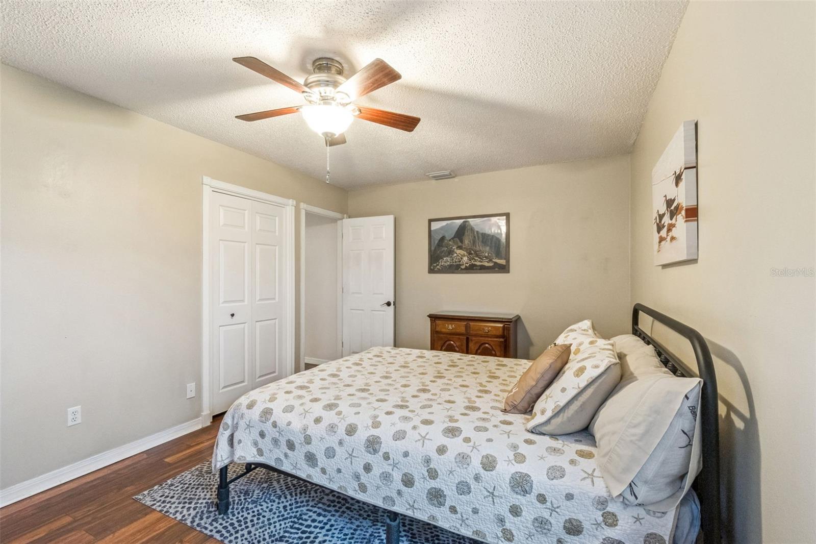 Image 21 of 39 For 1420 Emerald Drive