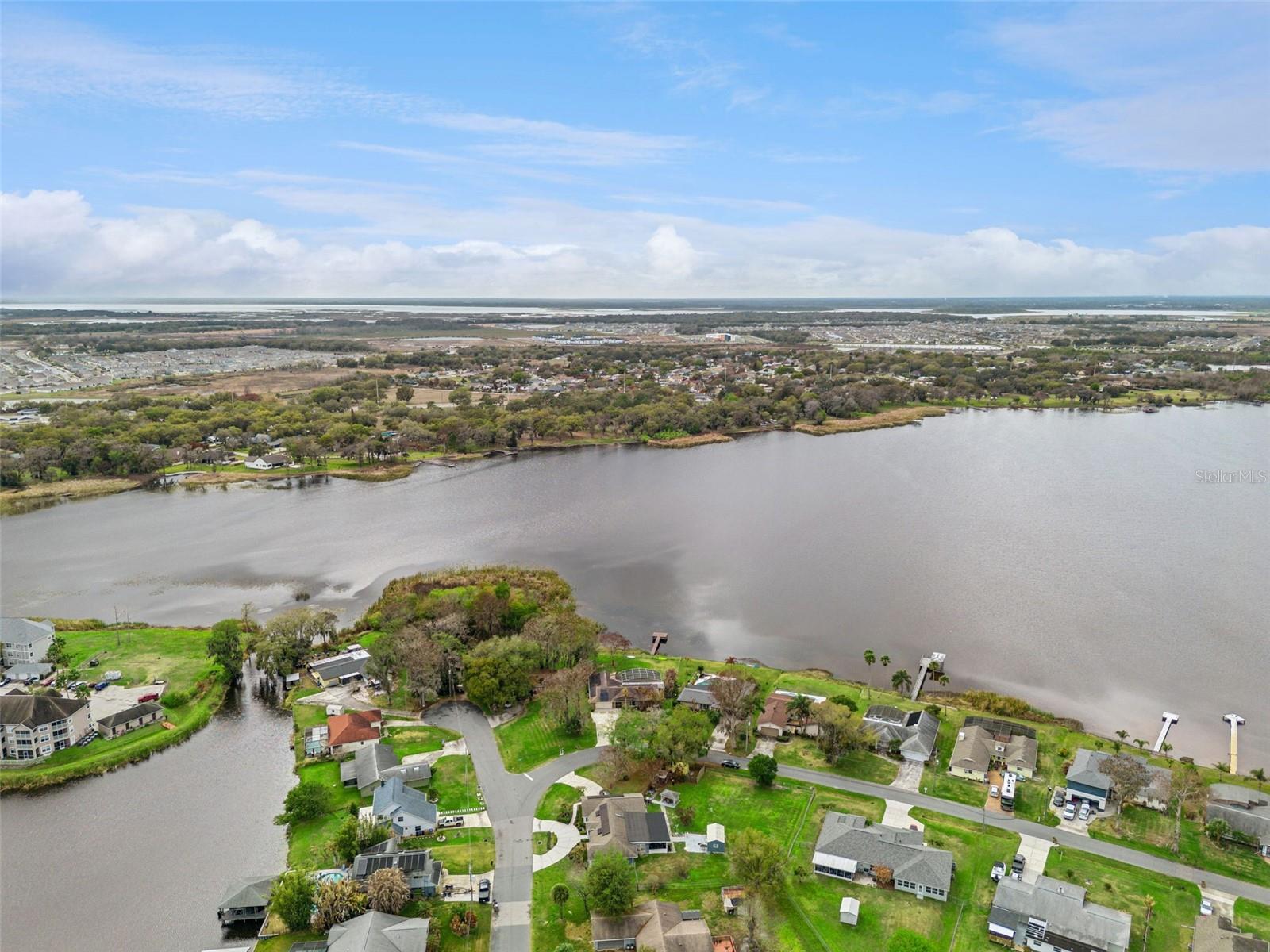 Image 34 of 39 For 1420 Emerald Drive