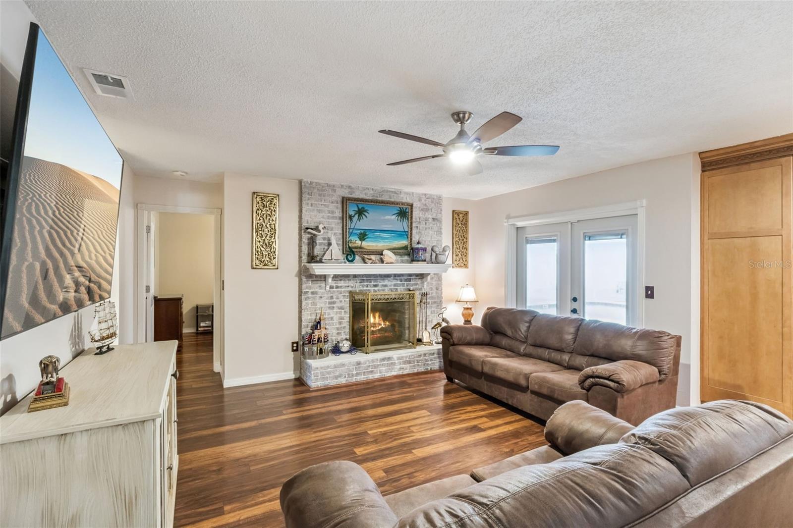 Image 5 of 39 For 1420 Emerald Drive