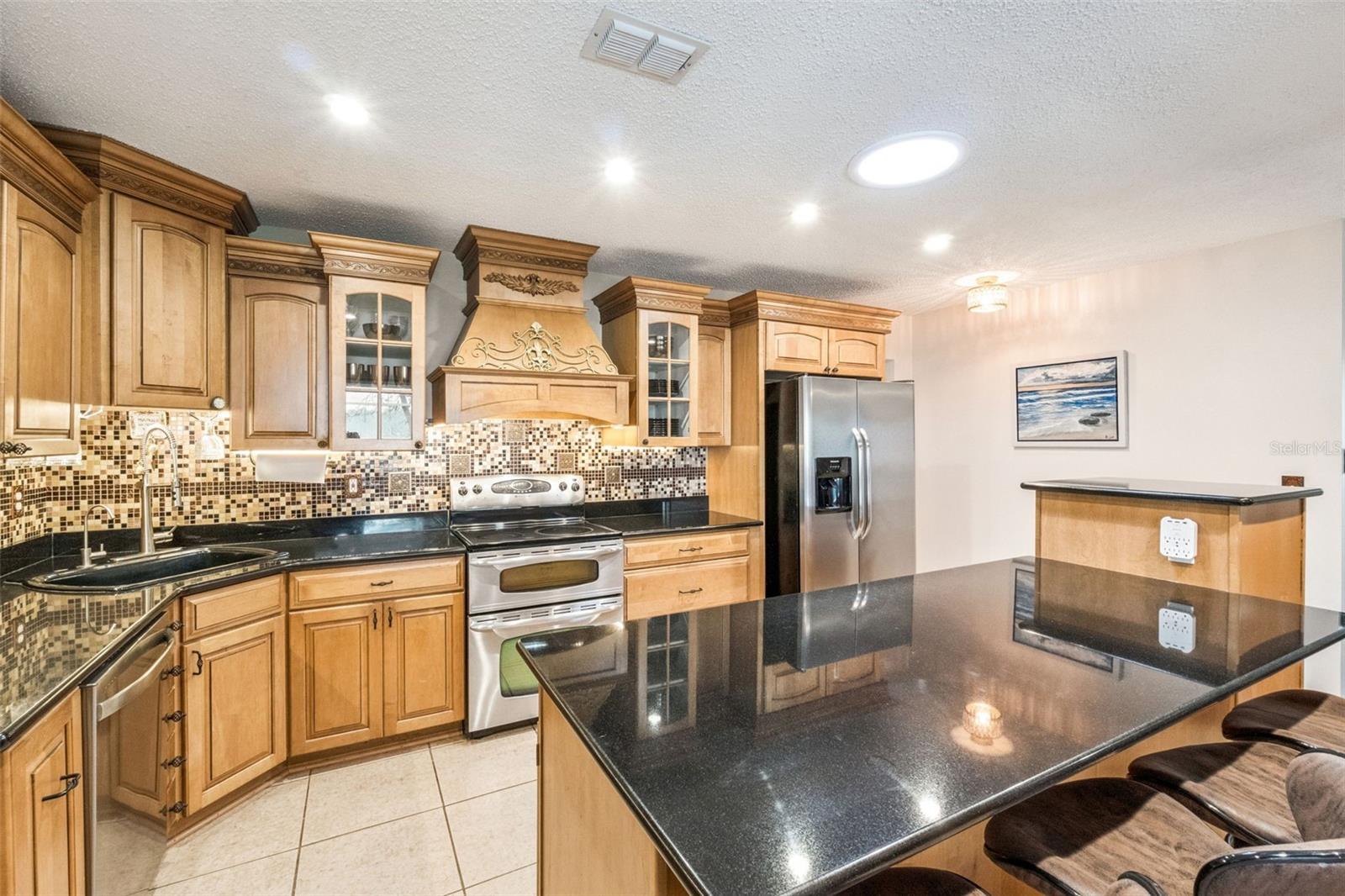 Image 6 of 39 For 1420 Emerald Drive