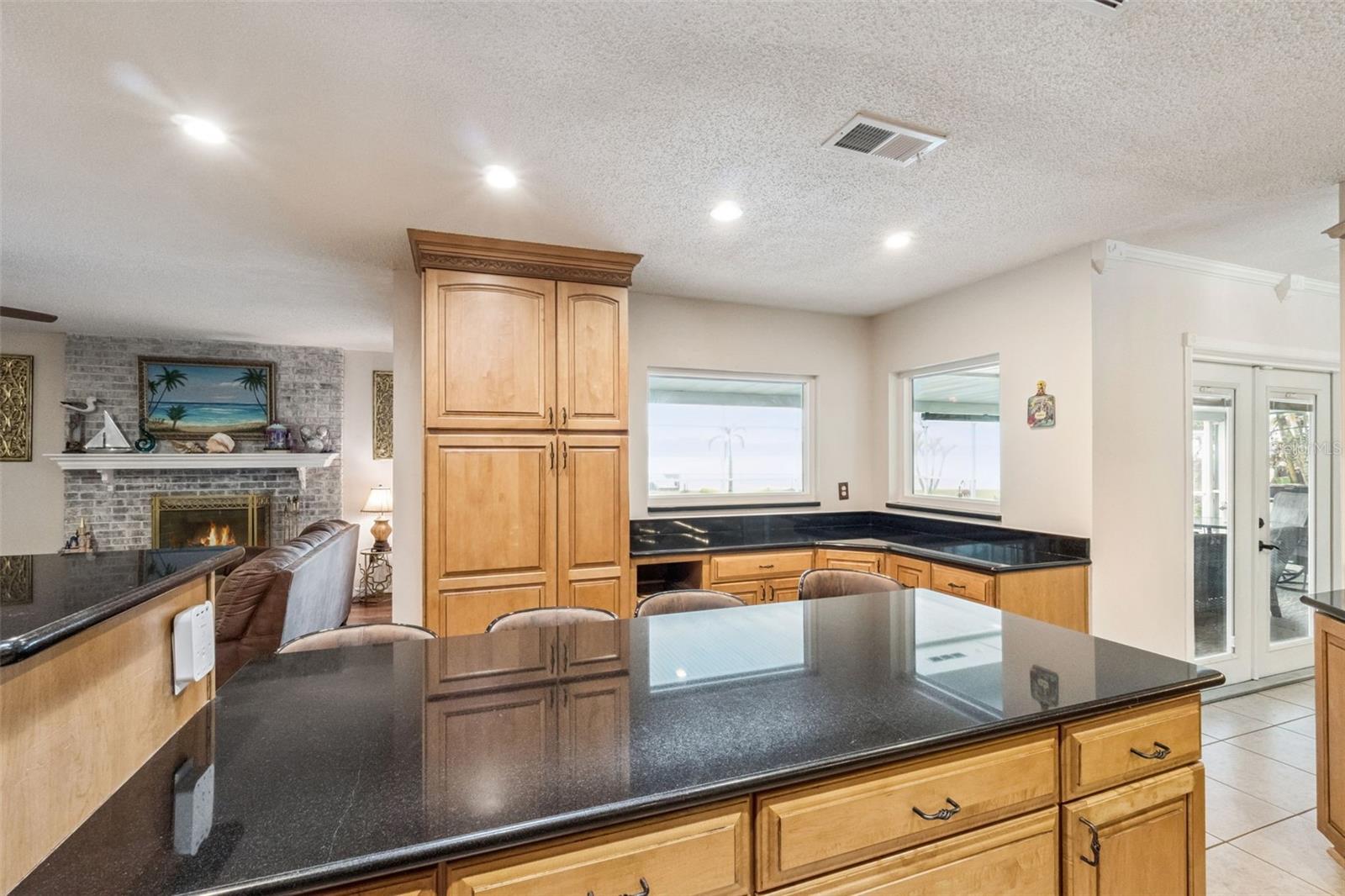 Image 8 of 39 For 1420 Emerald Drive