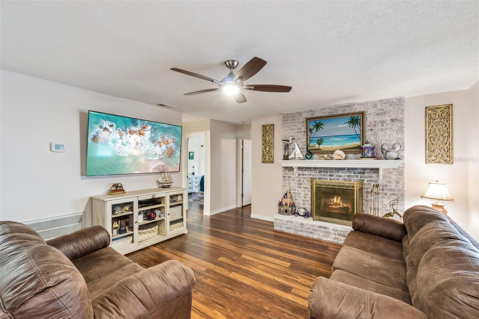 Image 9 of 39 For 1420 Emerald Drive