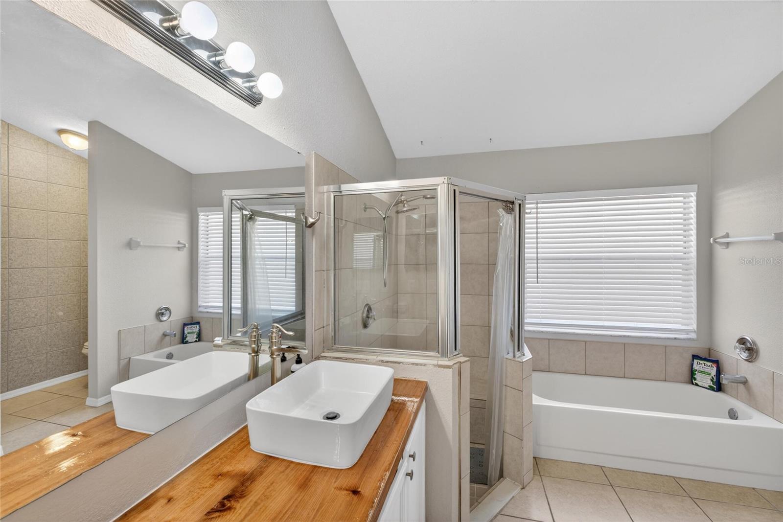 Image 17 of 23 For 466 Moffat Loop