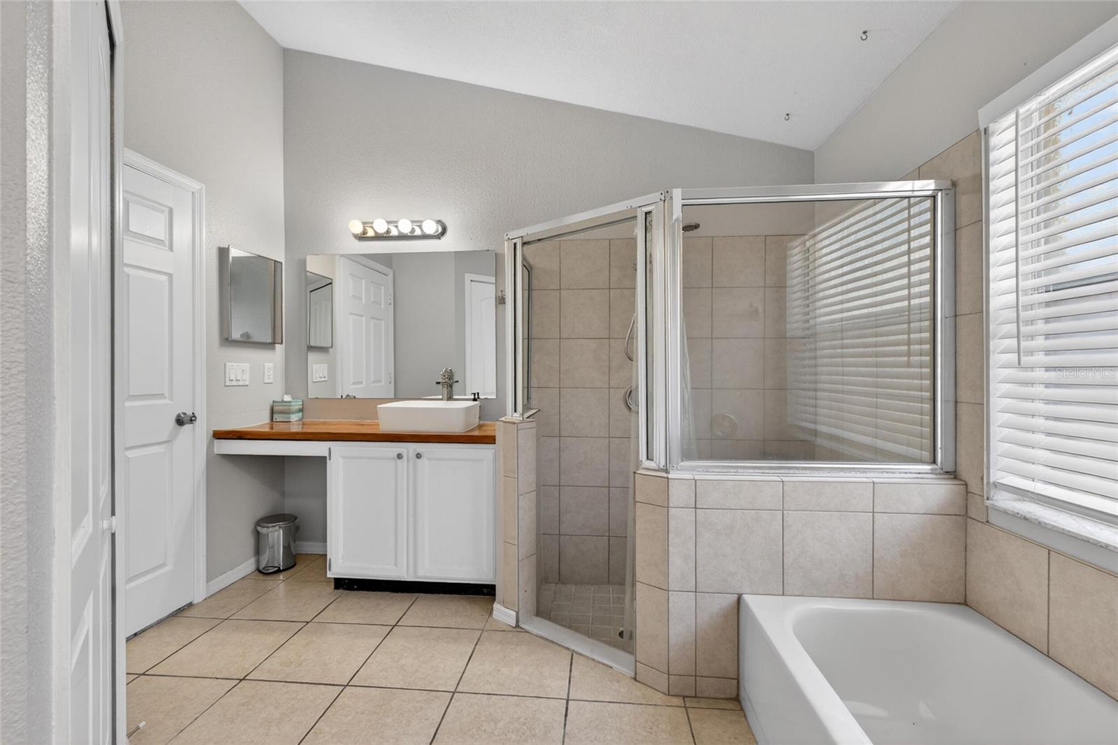 Image 18 of 23 For 466 Moffat Loop