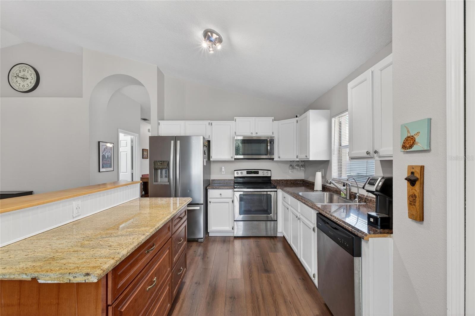 Image 8 of 23 For 466 Moffat Loop