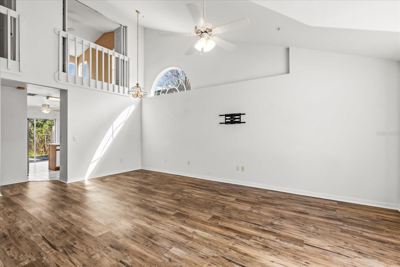 Image 2 of 31 For 3374 Hamlet Loop