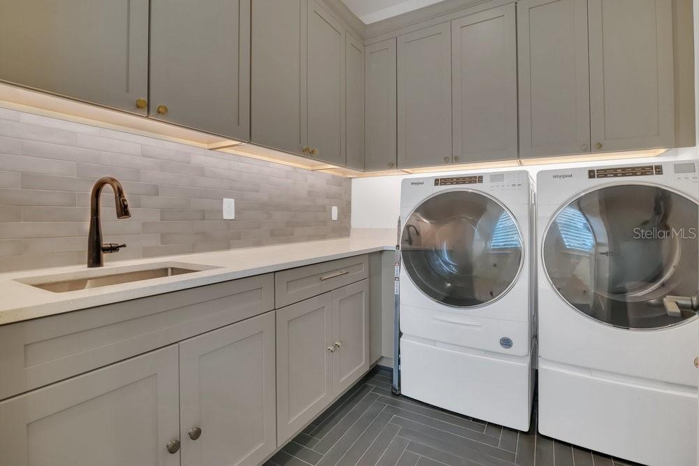 Image 15 of 33 For 15198 Oakland Avenue