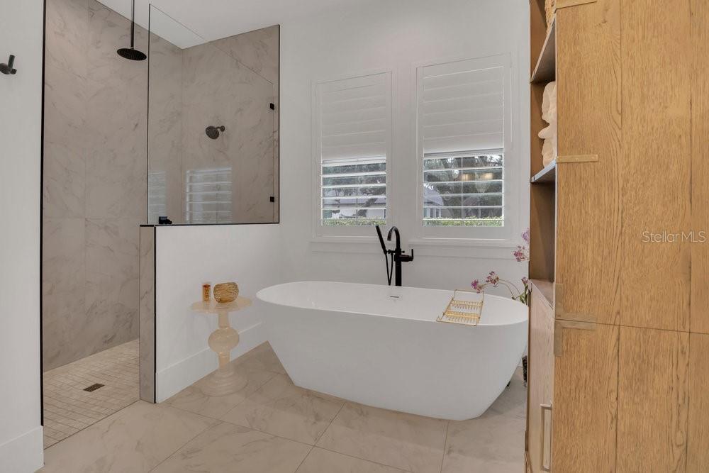 Image 16 of 33 For 15198 Oakland Avenue