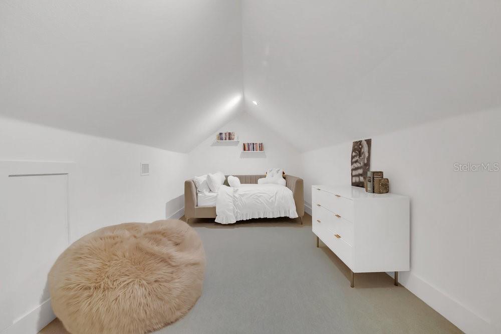 Image 24 of 33 For 15198 Oakland Avenue