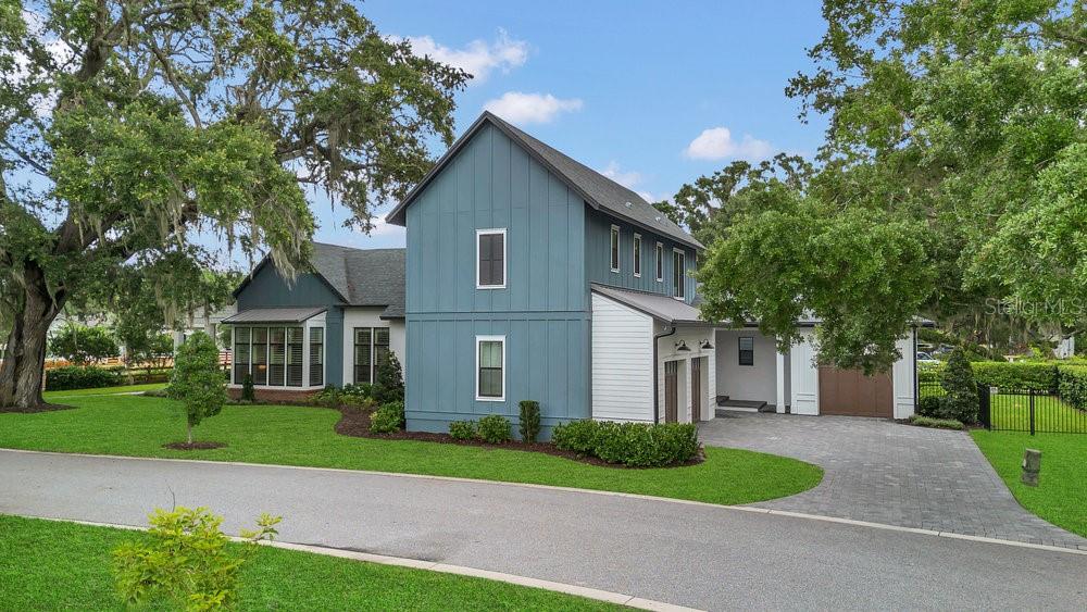 Image 29 of 33 For 15198 Oakland Avenue