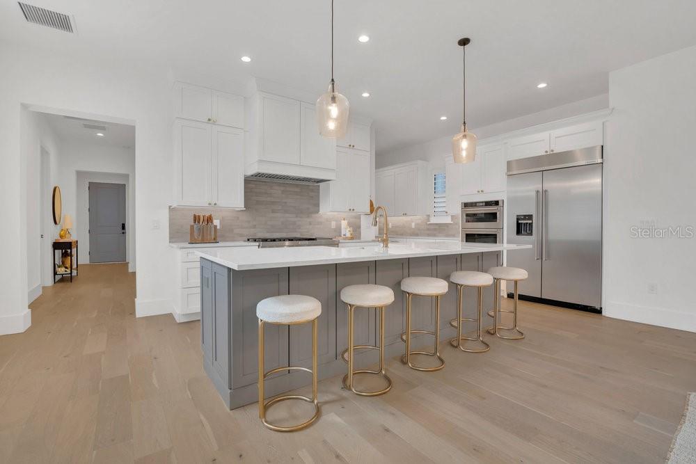 Image 4 of 33 For 15198 Oakland Avenue