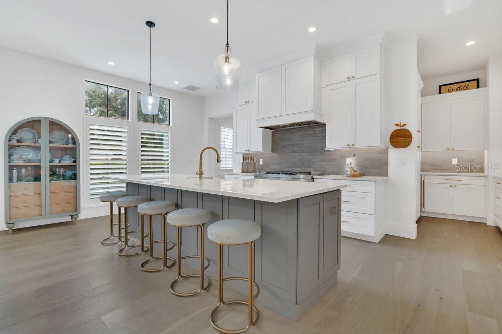 Image 5 of 33 For 15198 Oakland Avenue