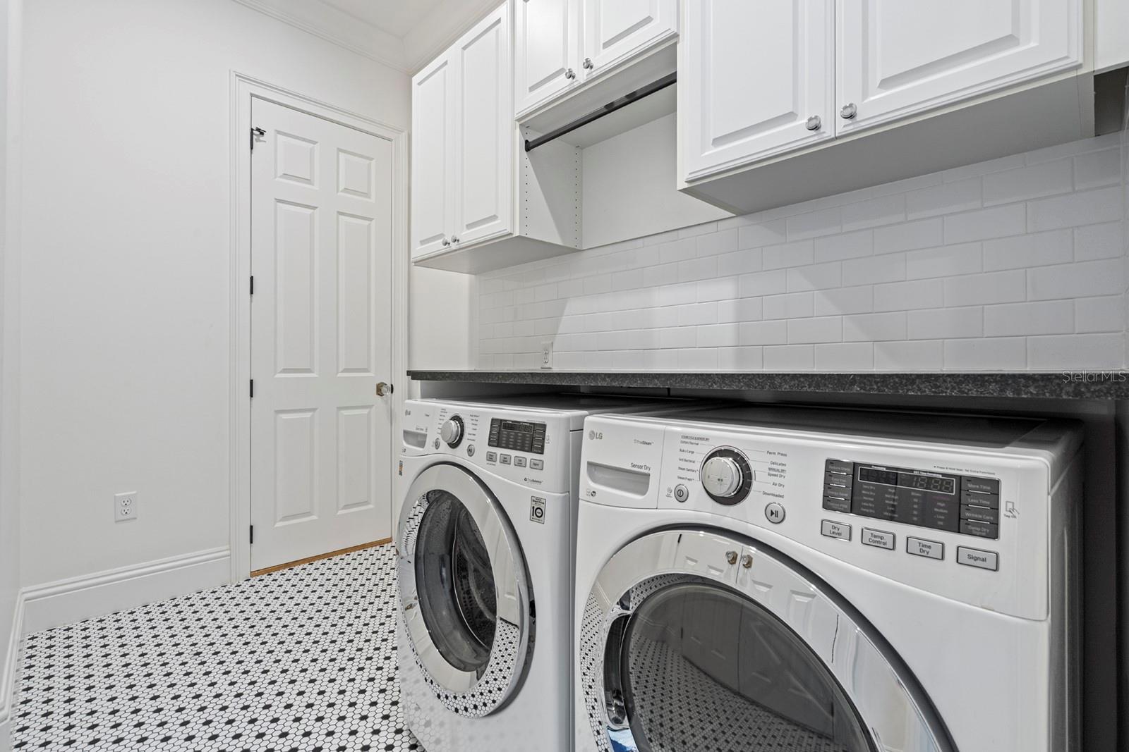 Image 29 of 39 For 2040 Randall Circle