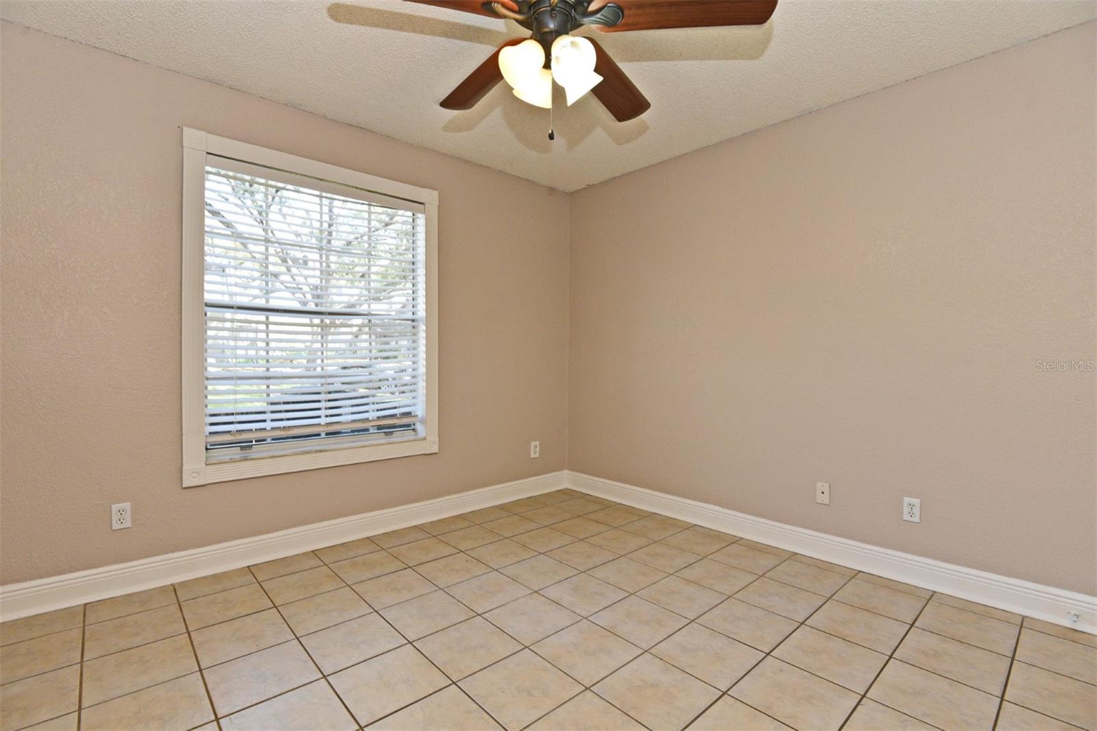 Image 18 of 25 For 952 Bird Bay Court 100