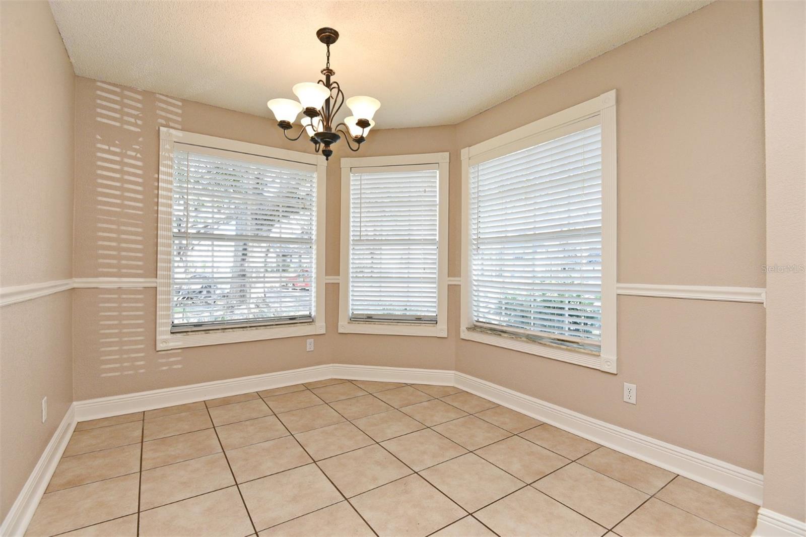 Image 9 of 25 For 952 Bird Bay Court 100