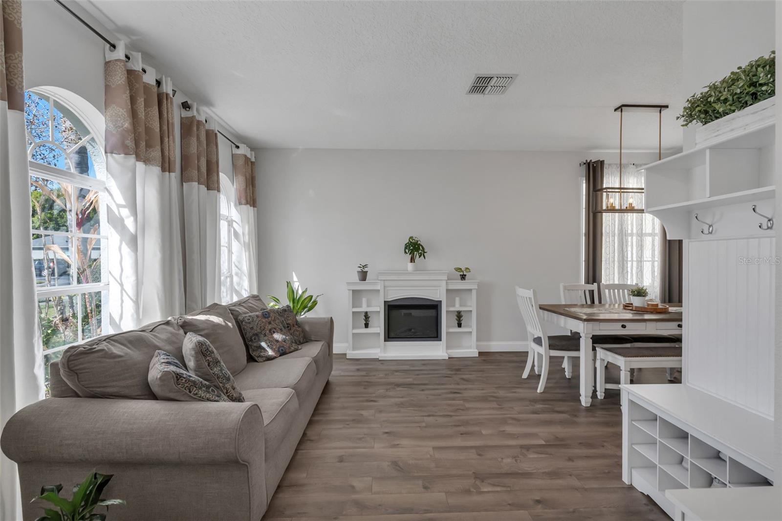 Image 5 of 53 For 10023 Shadow Creek Drive