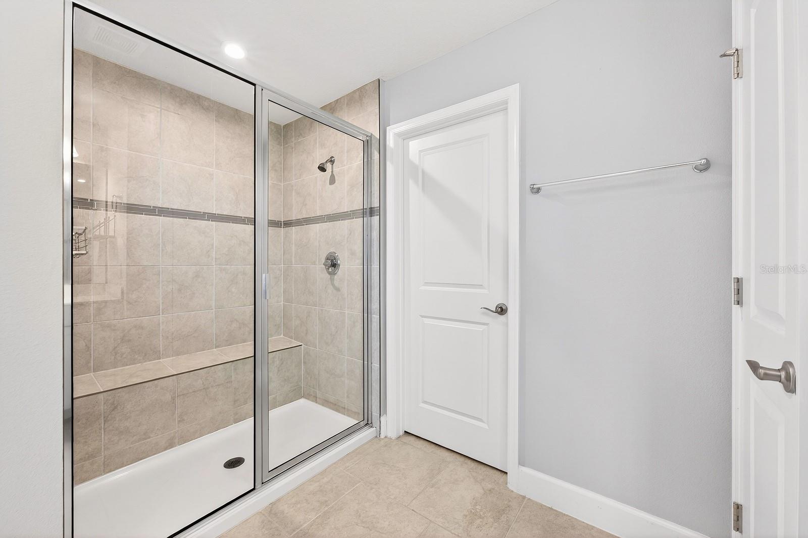 Listing photo id 15 for 3939 Clipstone Place