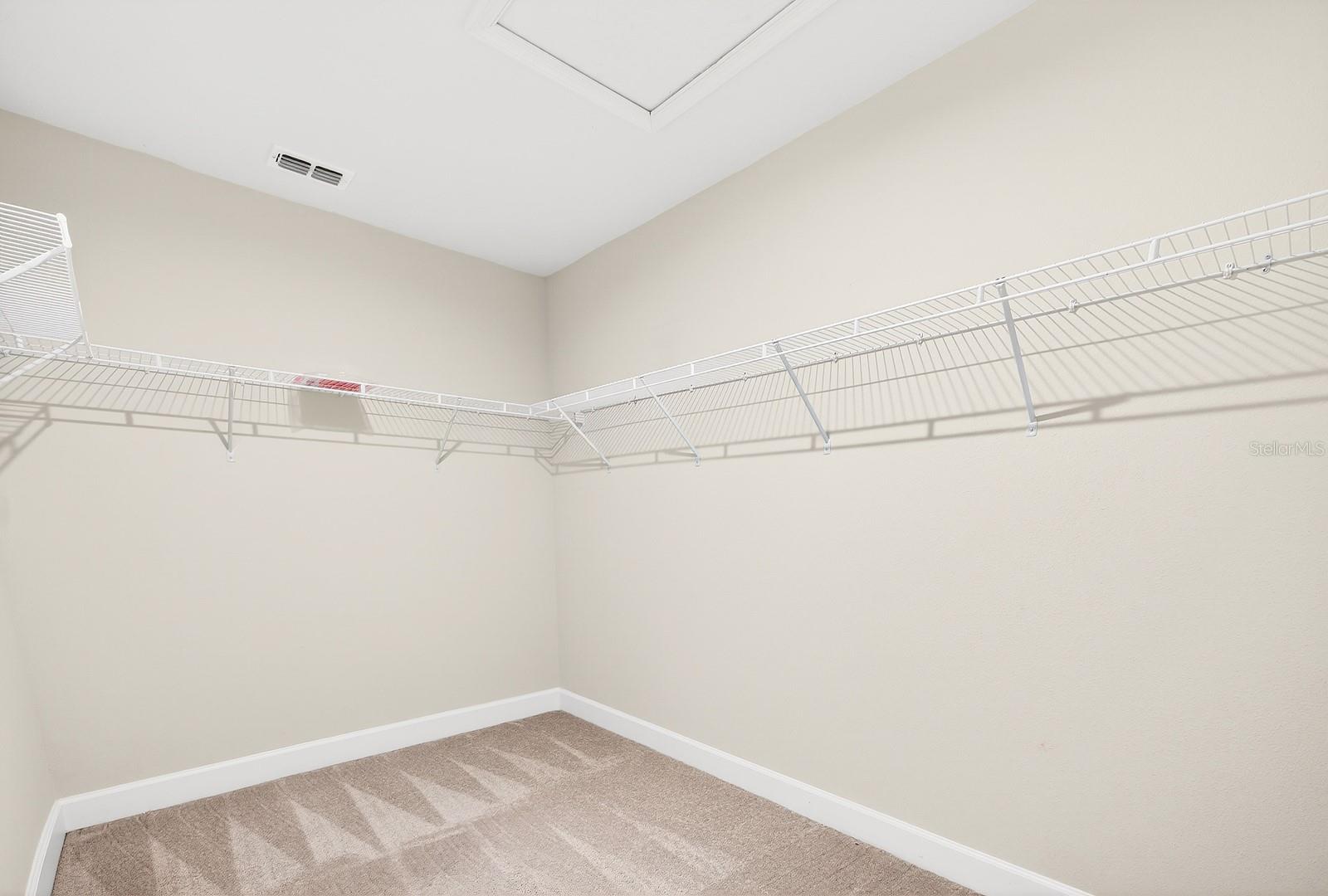 Listing photo id 16 for 3939 Clipstone Place