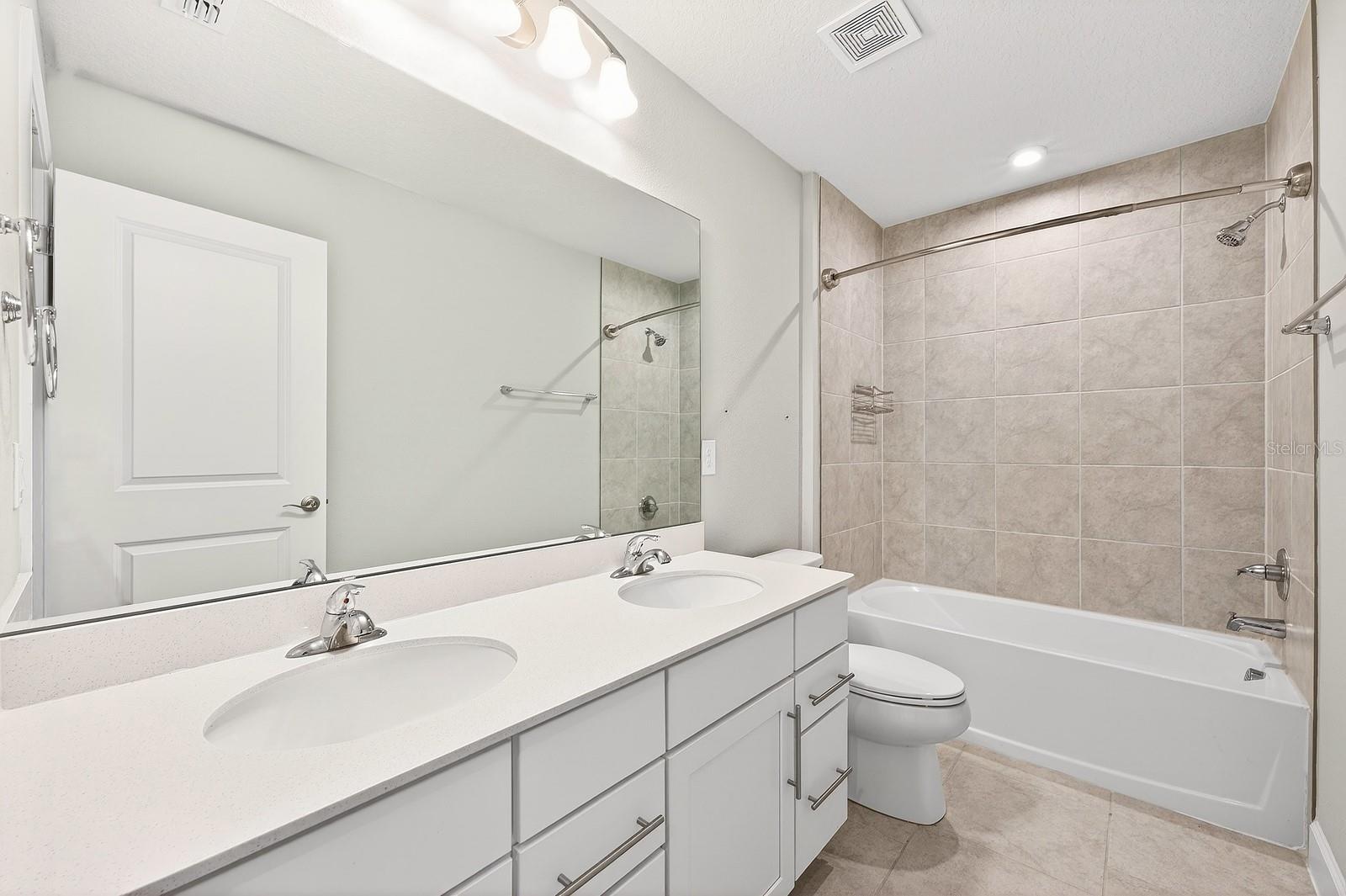 Listing photo id 18 for 3939 Clipstone Place