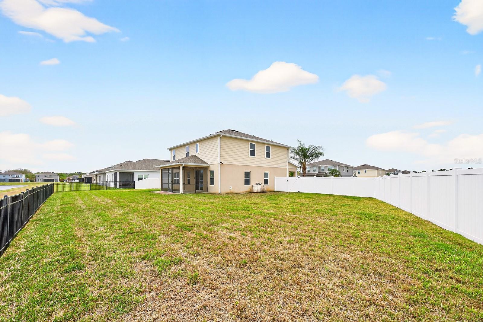 Listing photo id 25 for 3939 Clipstone Place