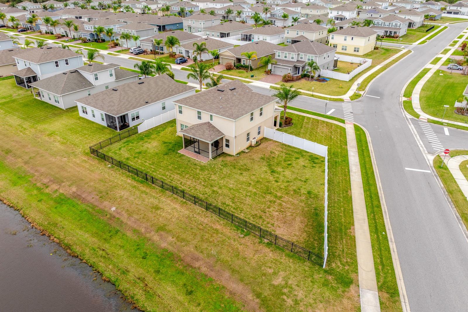 Listing photo id 29 for 3939 Clipstone Place