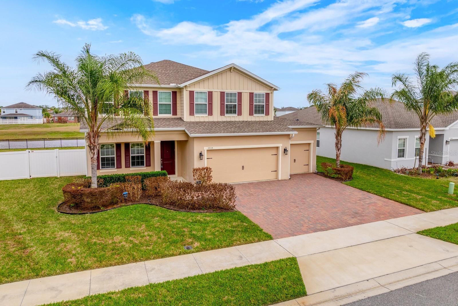 Listing photo id 31 for 3939 Clipstone Place