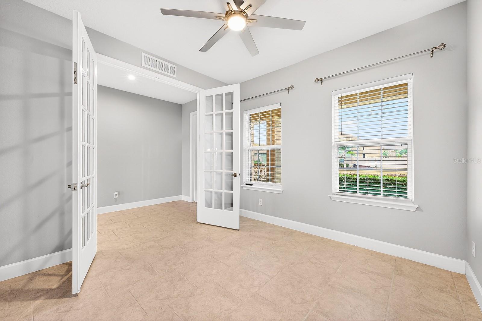 Listing photo id 33 for 3939 Clipstone Place