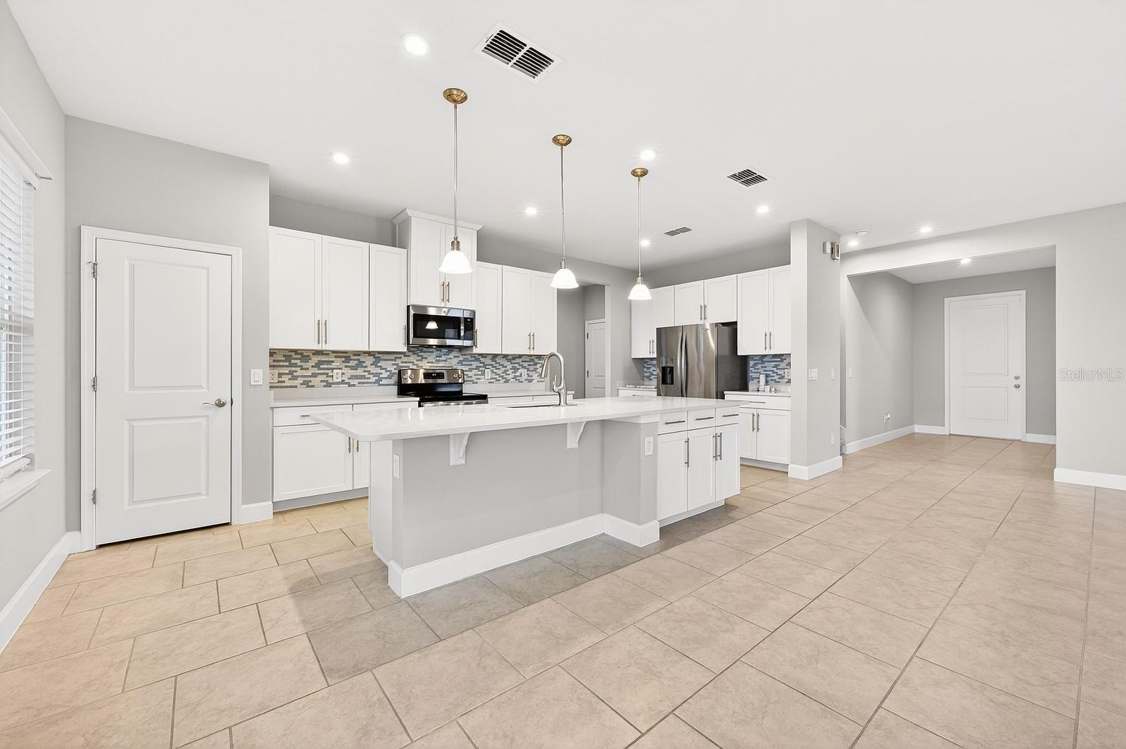 Listing photo id 5 for 3939 Clipstone Place