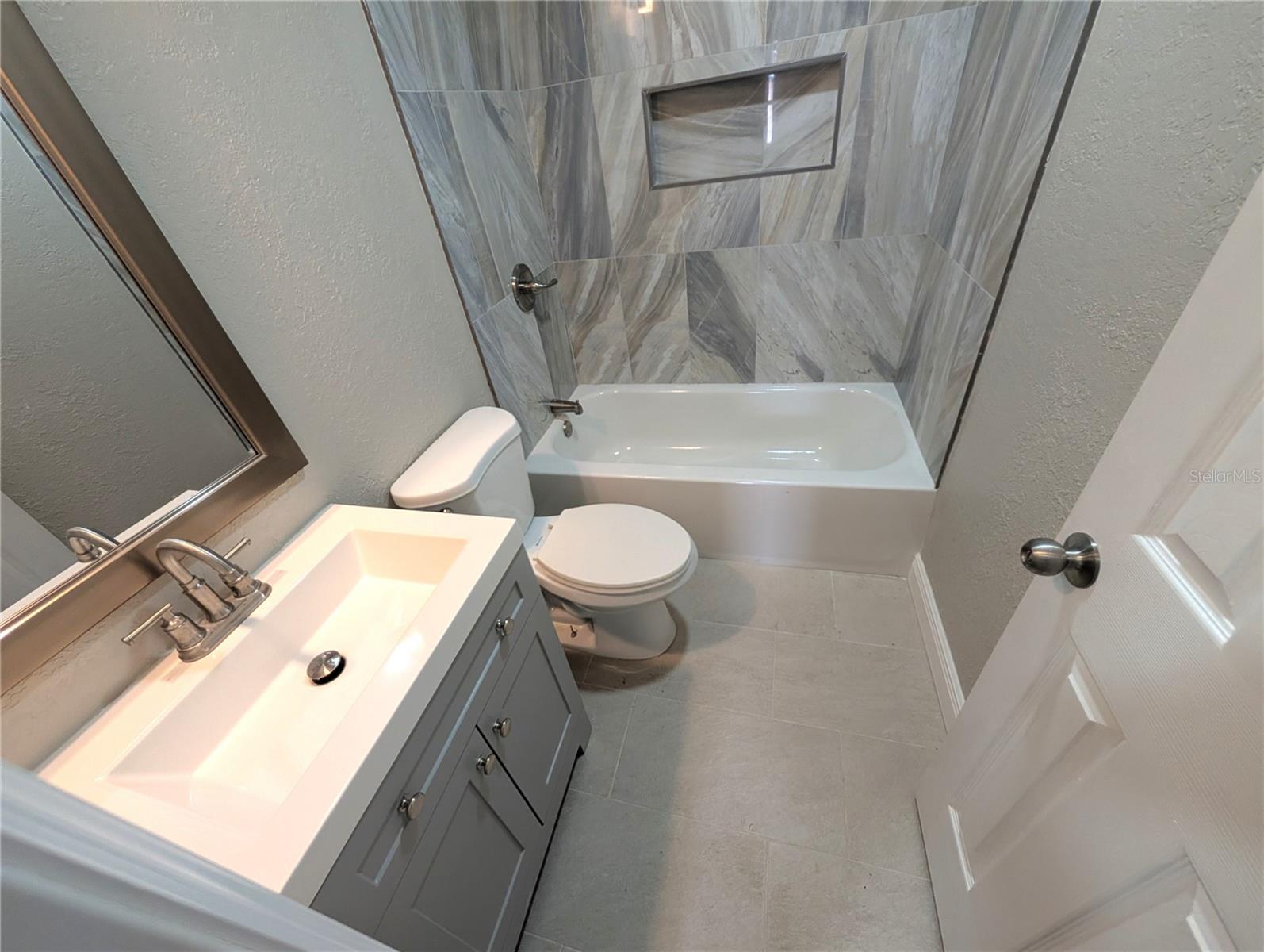 Image 10 of 12 For 5521 Bay Boulevard 201