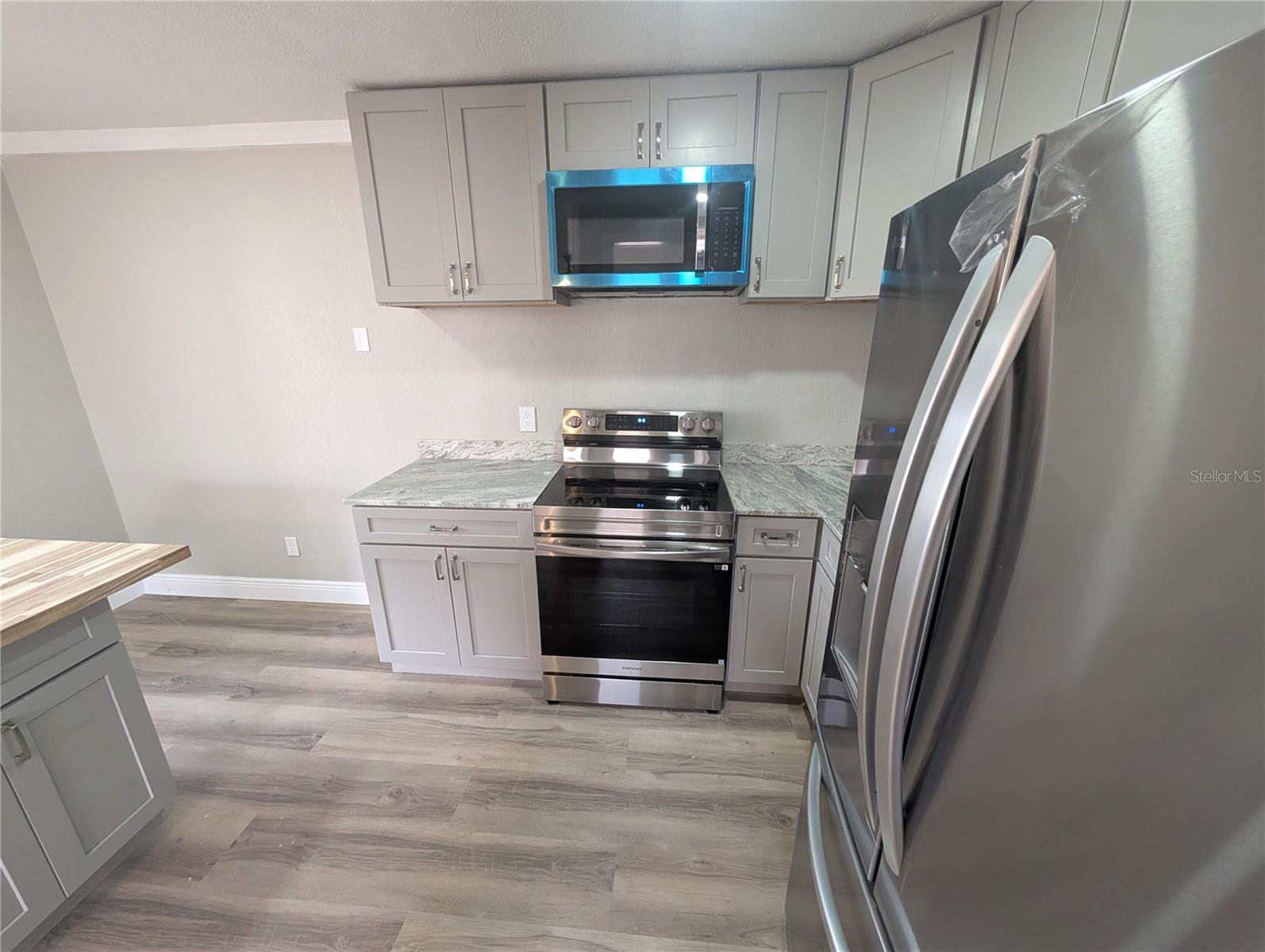 Image 3 of 12 For 5521 Bay Boulevard 201