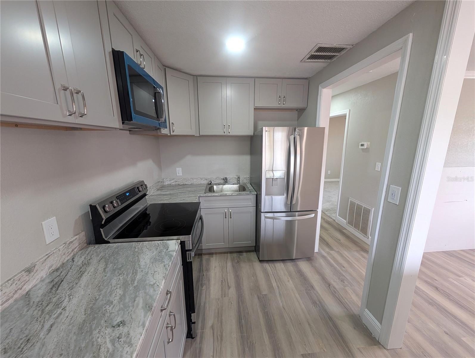 Image 4 of 12 For 5521 Bay Boulevard 201