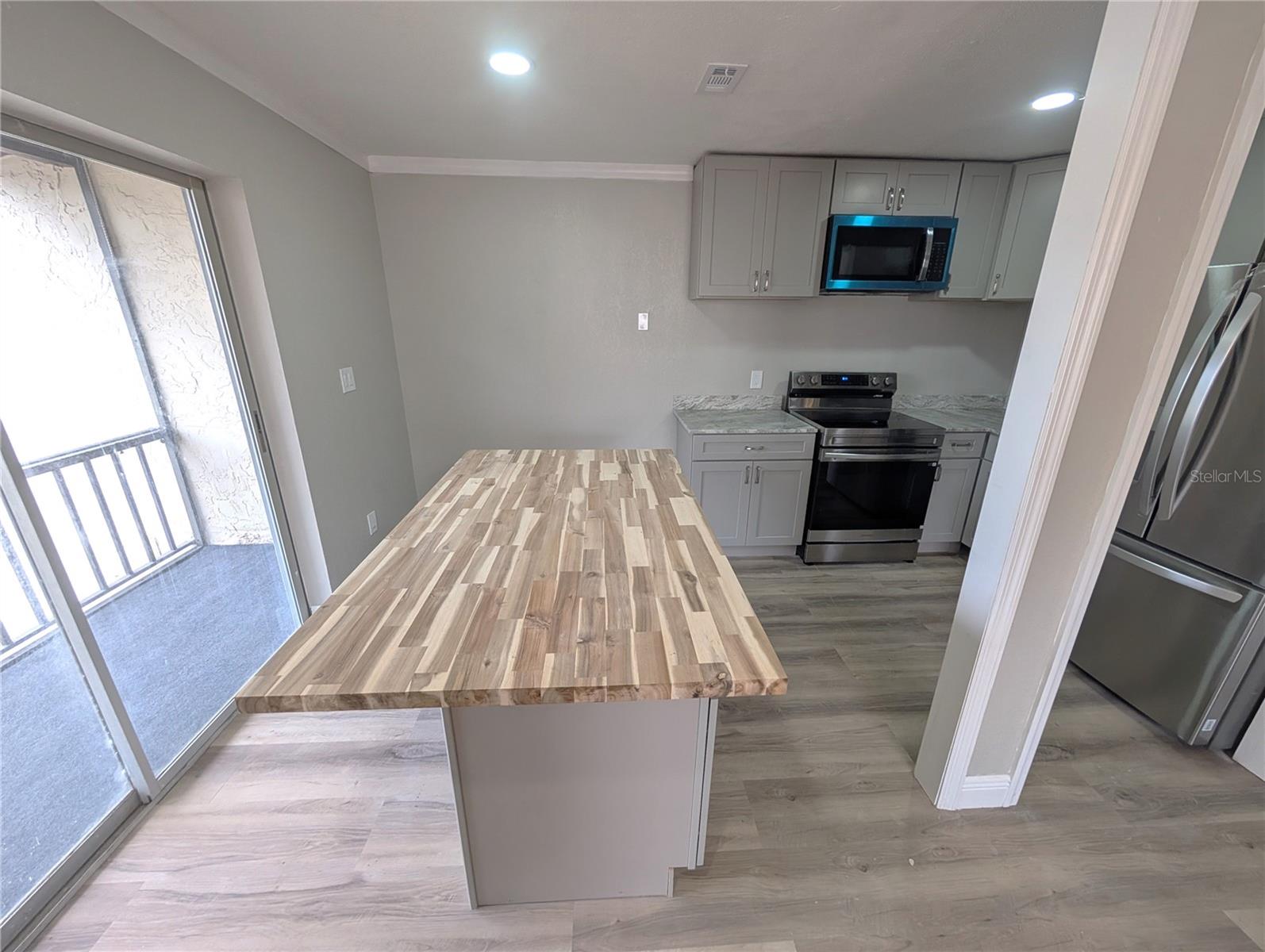 Image 5 of 12 For 5521 Bay Boulevard 201