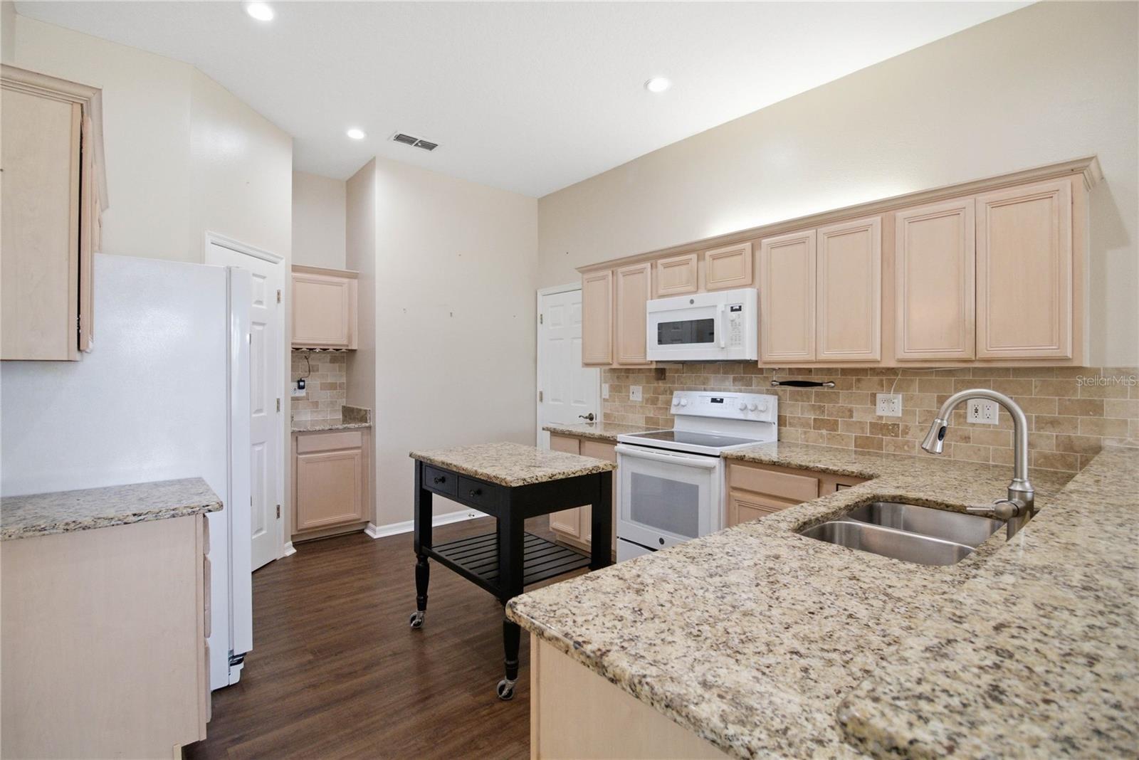 Image 16 of 67 For 4202 Belle Grove Court