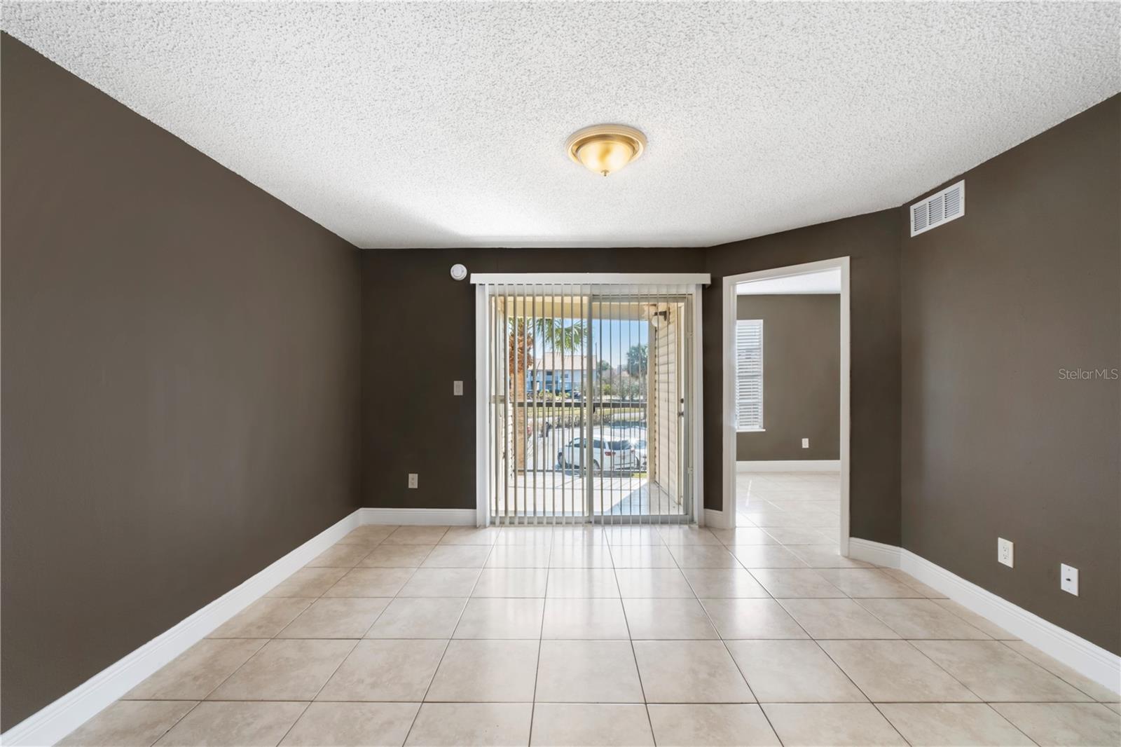 Image 4 of 11 For 1964 Lake Atriums Circle 160