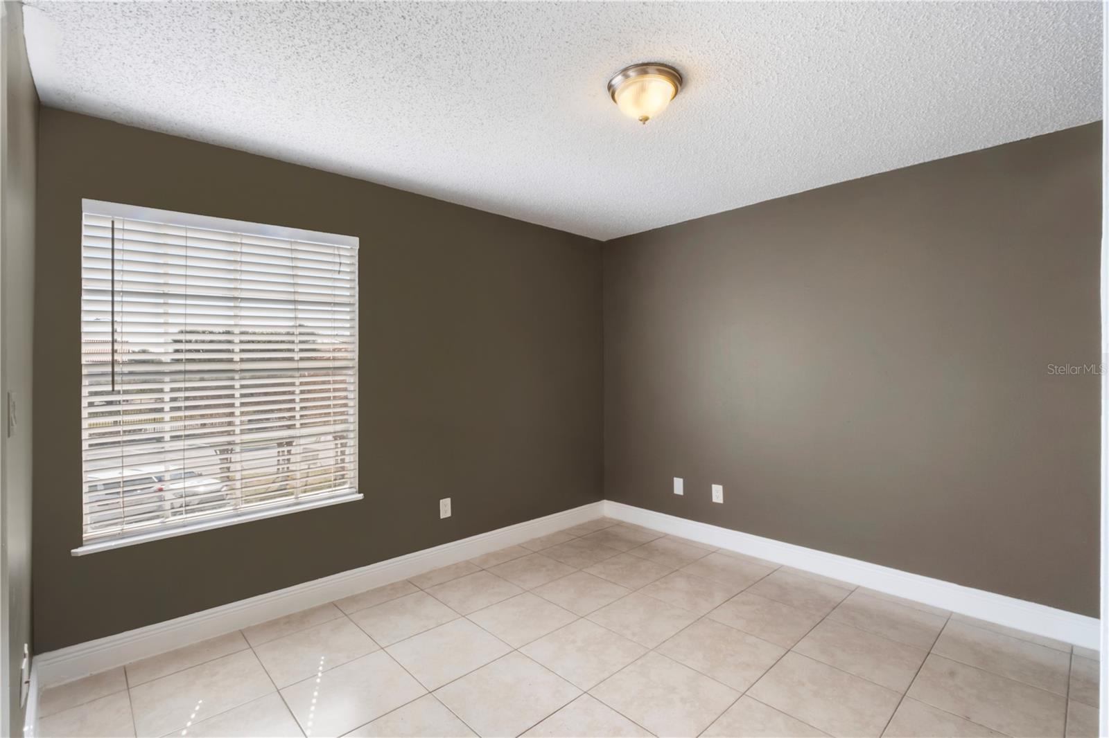 Image 6 of 11 For 1964 Lake Atriums Circle 160