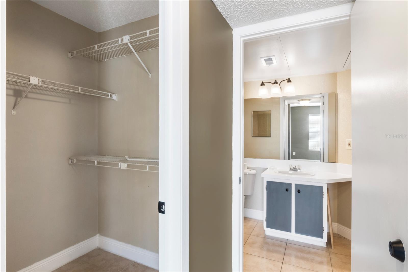 Image 8 of 11 For 1964 Lake Atriums Circle 160