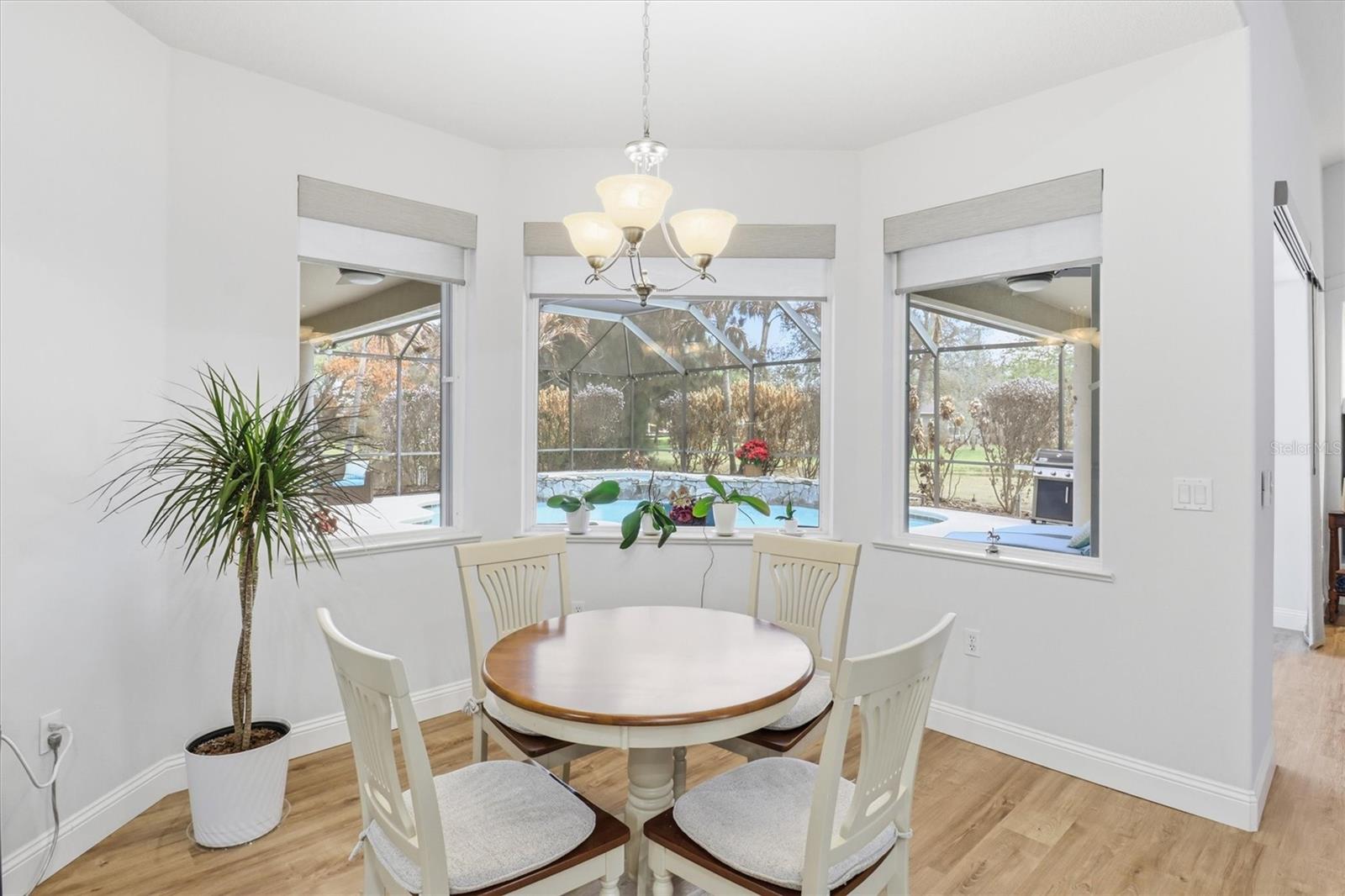 Image 21 of 45 For 840 Woodbine Drive