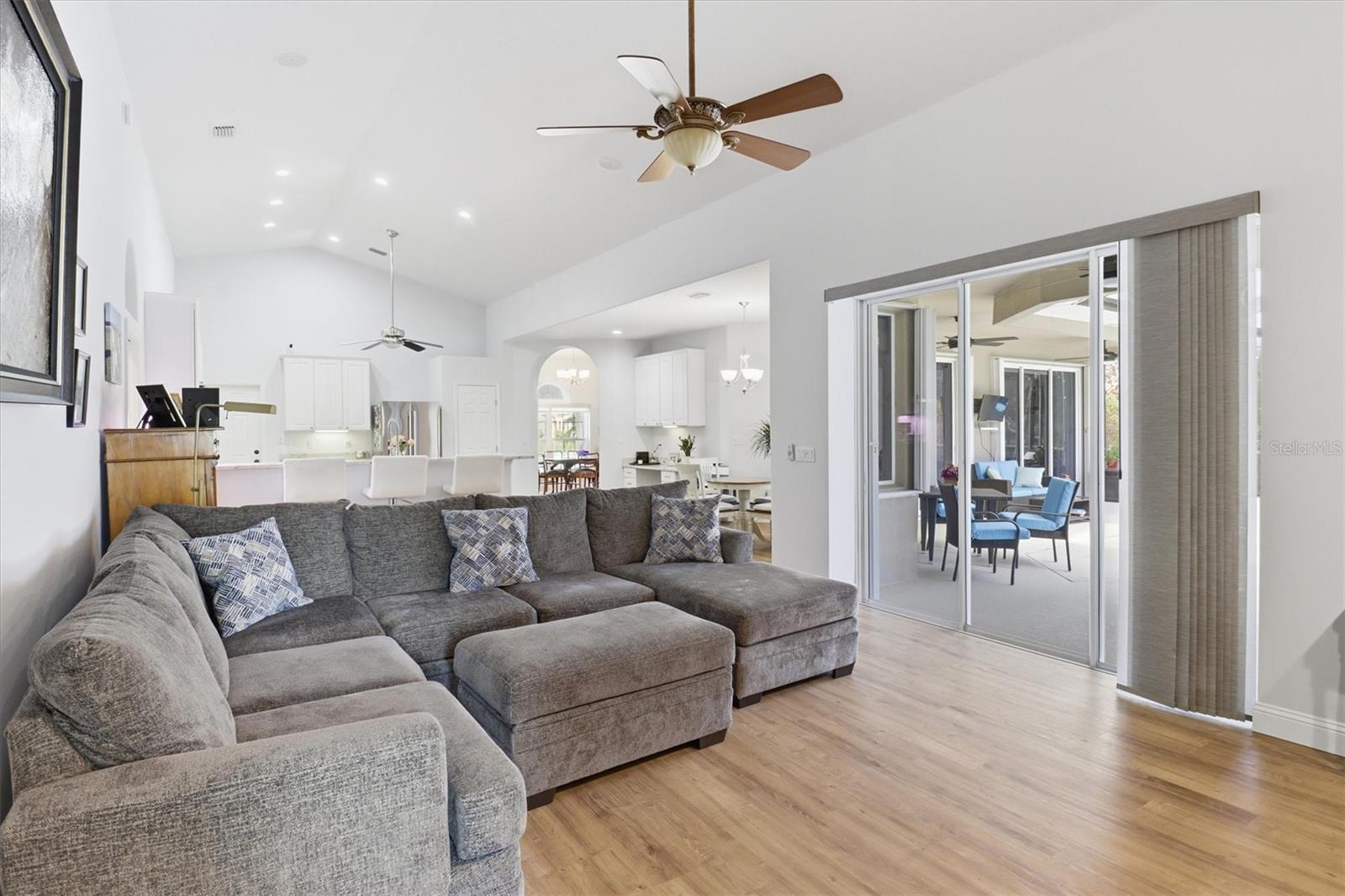 Image 23 of 45 For 840 Woodbine Drive