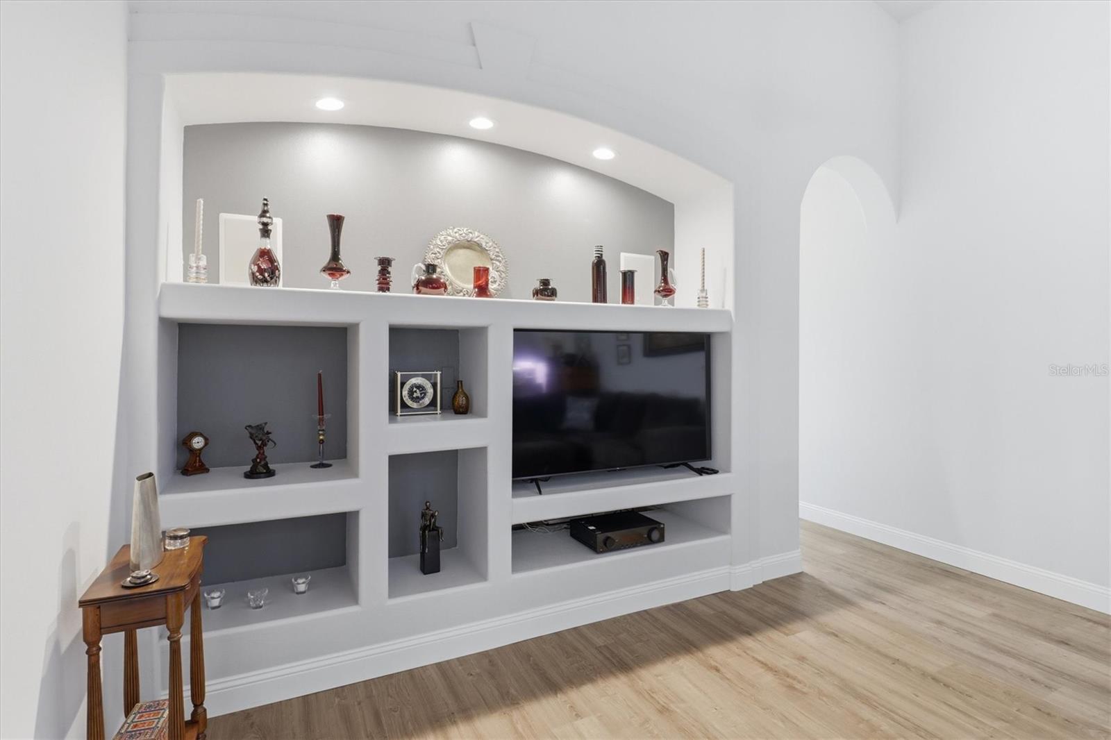 Image 24 of 45 For 840 Woodbine Drive