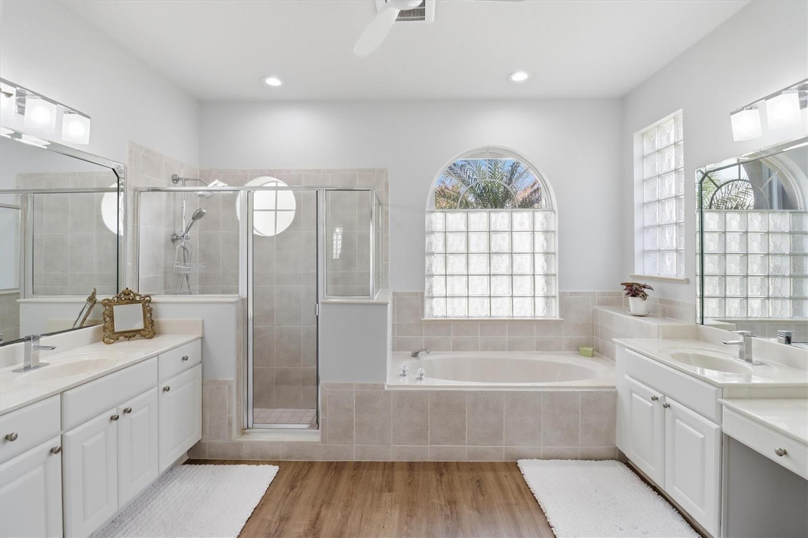 Image 27 of 45 For 840 Woodbine Drive