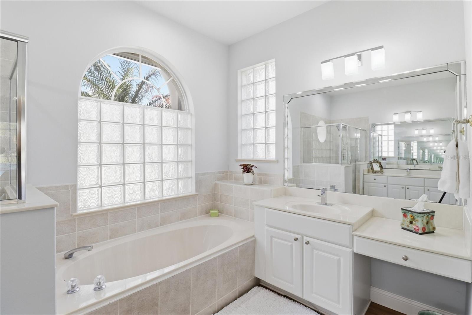 Image 28 of 45 For 840 Woodbine Drive