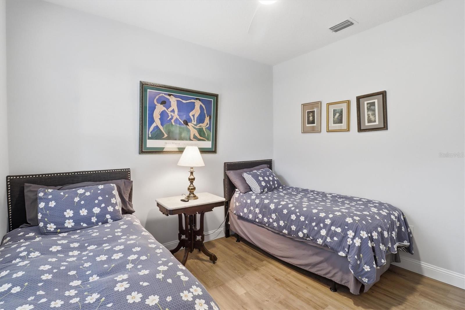 Image 37 of 45 For 840 Woodbine Drive