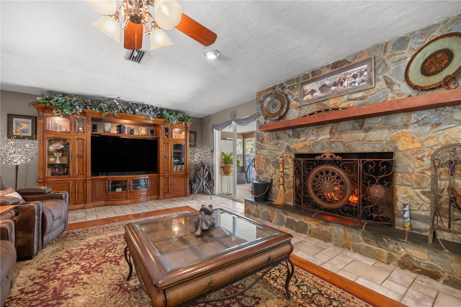 Image 7 of 49 For 19 Northern Dancer Drive