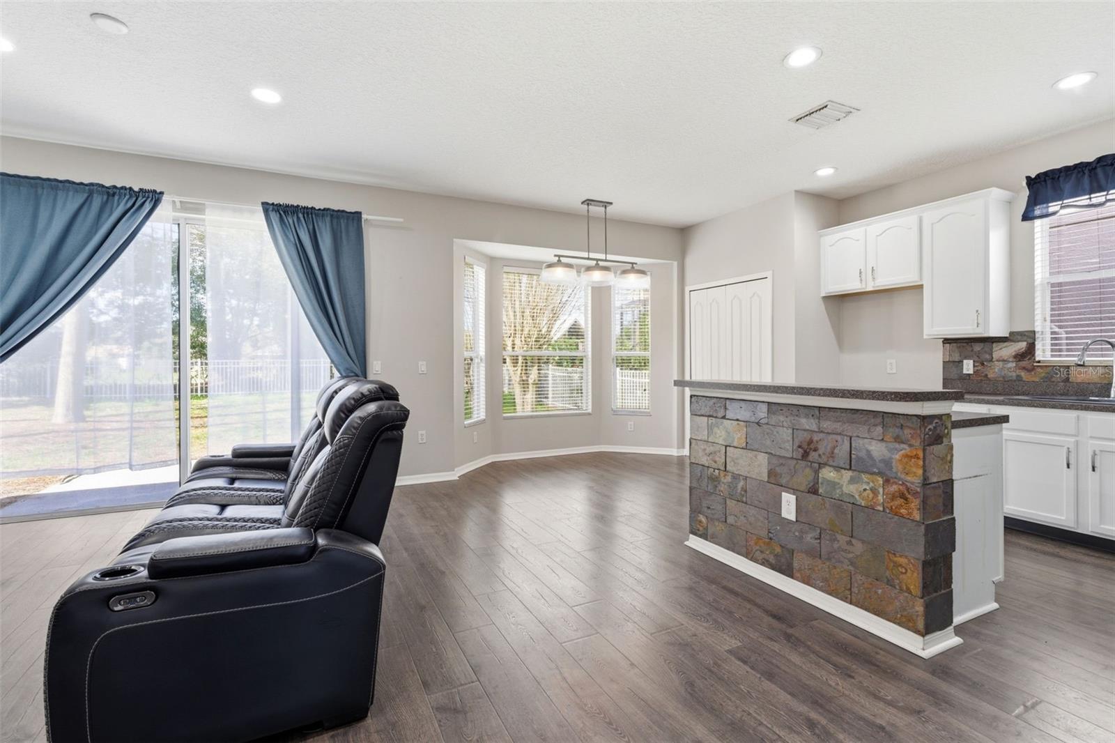 Image 11 of 47 For 141 Spring Glen Drive